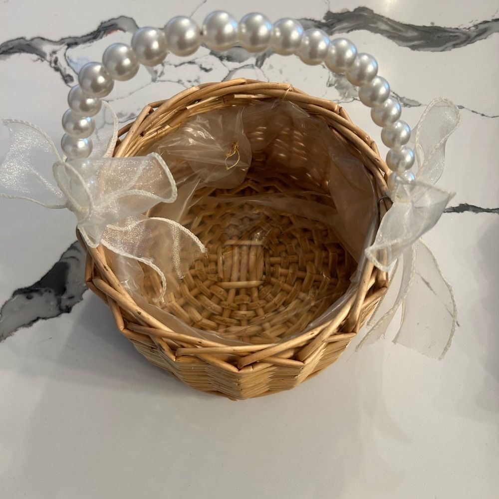Flower girl Elegant Pearl Handle Wicker Basket